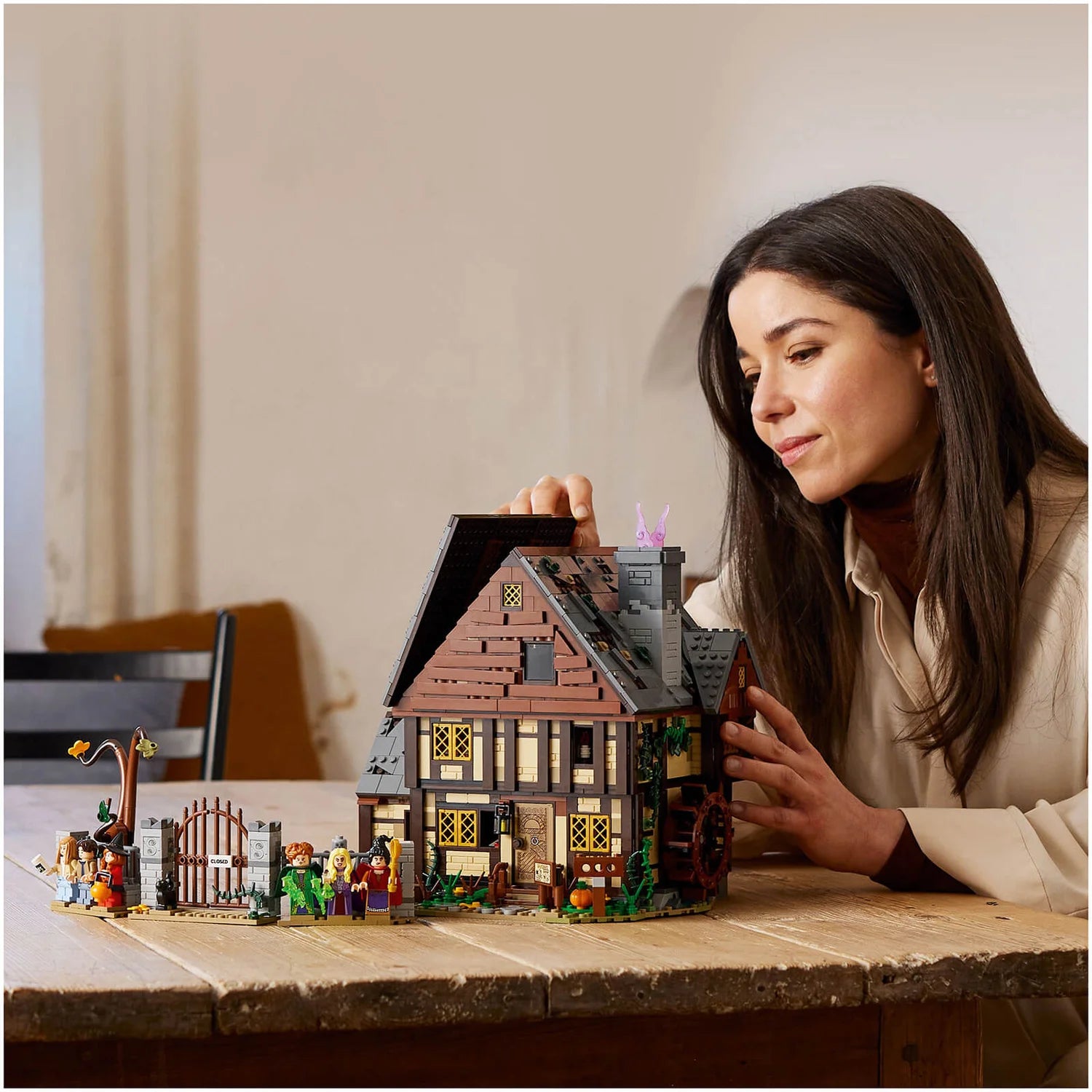 LEGO Ideas Disney Hocus Pocus: The Sanderson Sisters' Cottage 21341