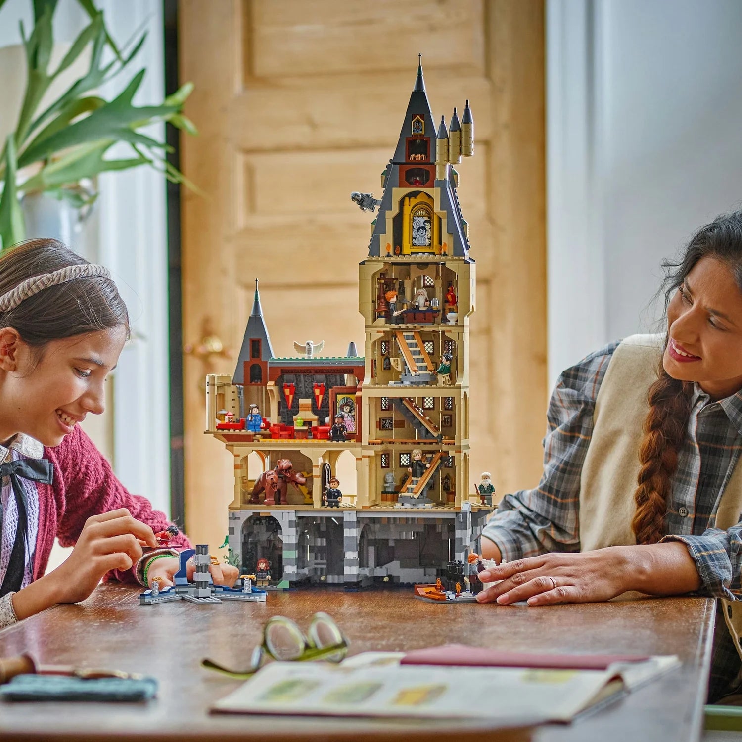 LEGO Harry Potter Hogwarts Castle: The Main Tower Set 76454