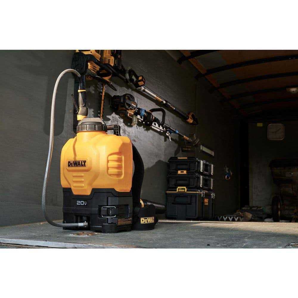 DEWALT 4 Gallon 20V MAX Lithium-Ion Powered Backpack Sprayer 190742