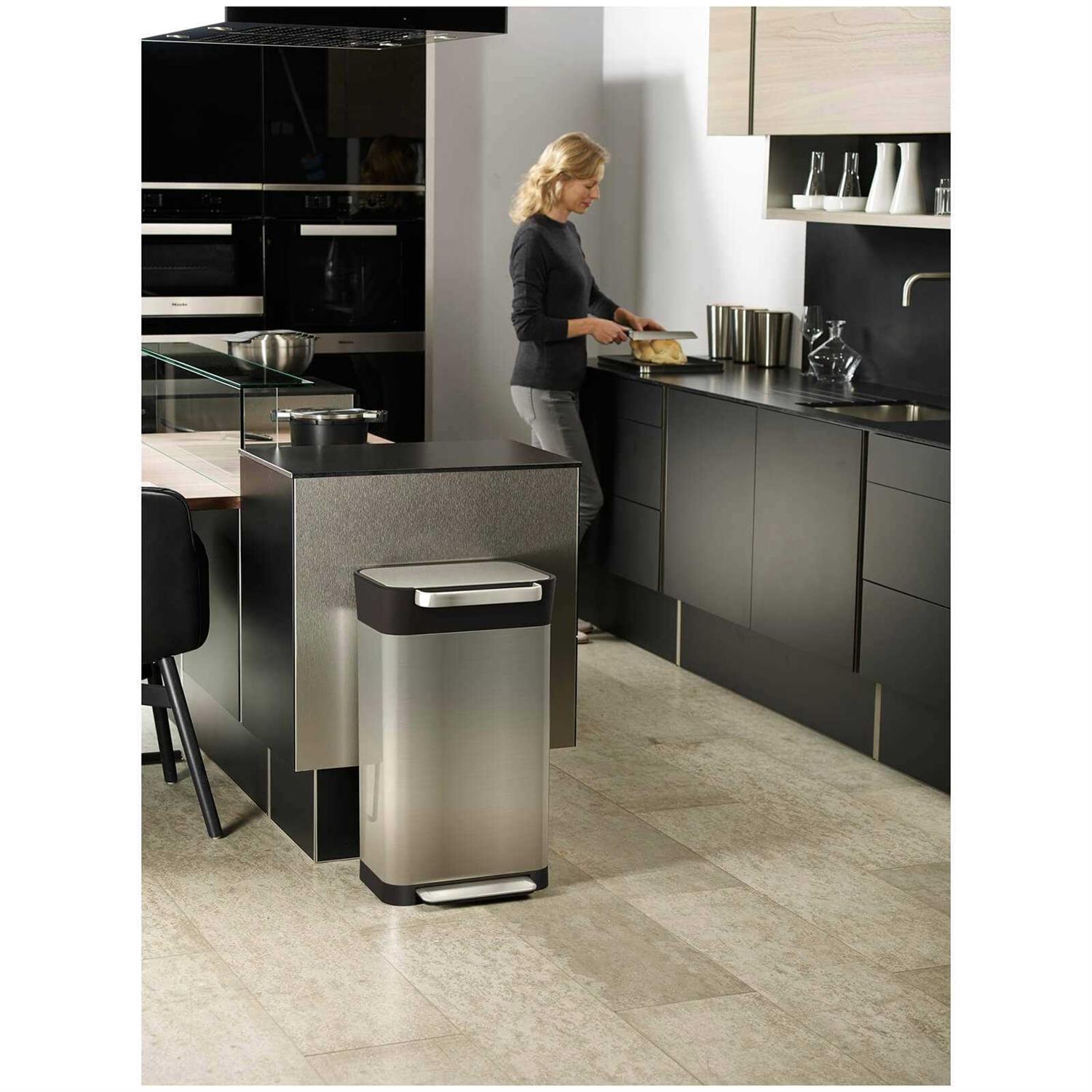 Joseph Joseph Titan Trash Compactor