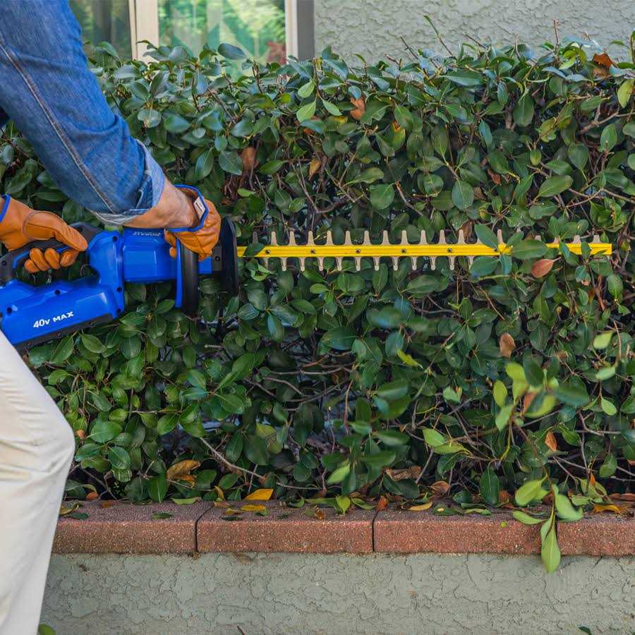 Lowe’s Kobalt Gen4 40-volt 24-in Battery Hedge Trimmer 2 Ah KHT 1040A-03