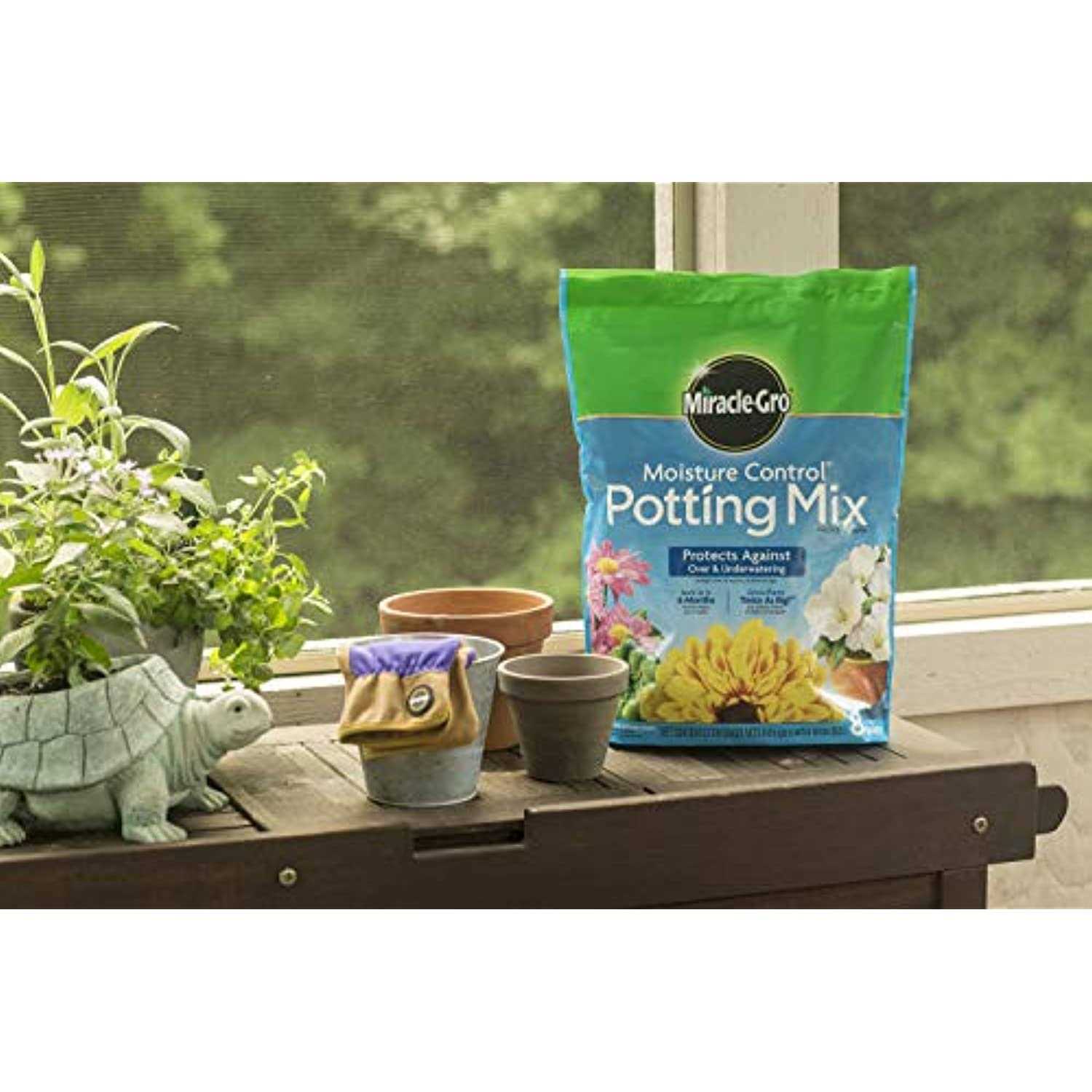 Miracle Gro Moisture Control Potting Mix