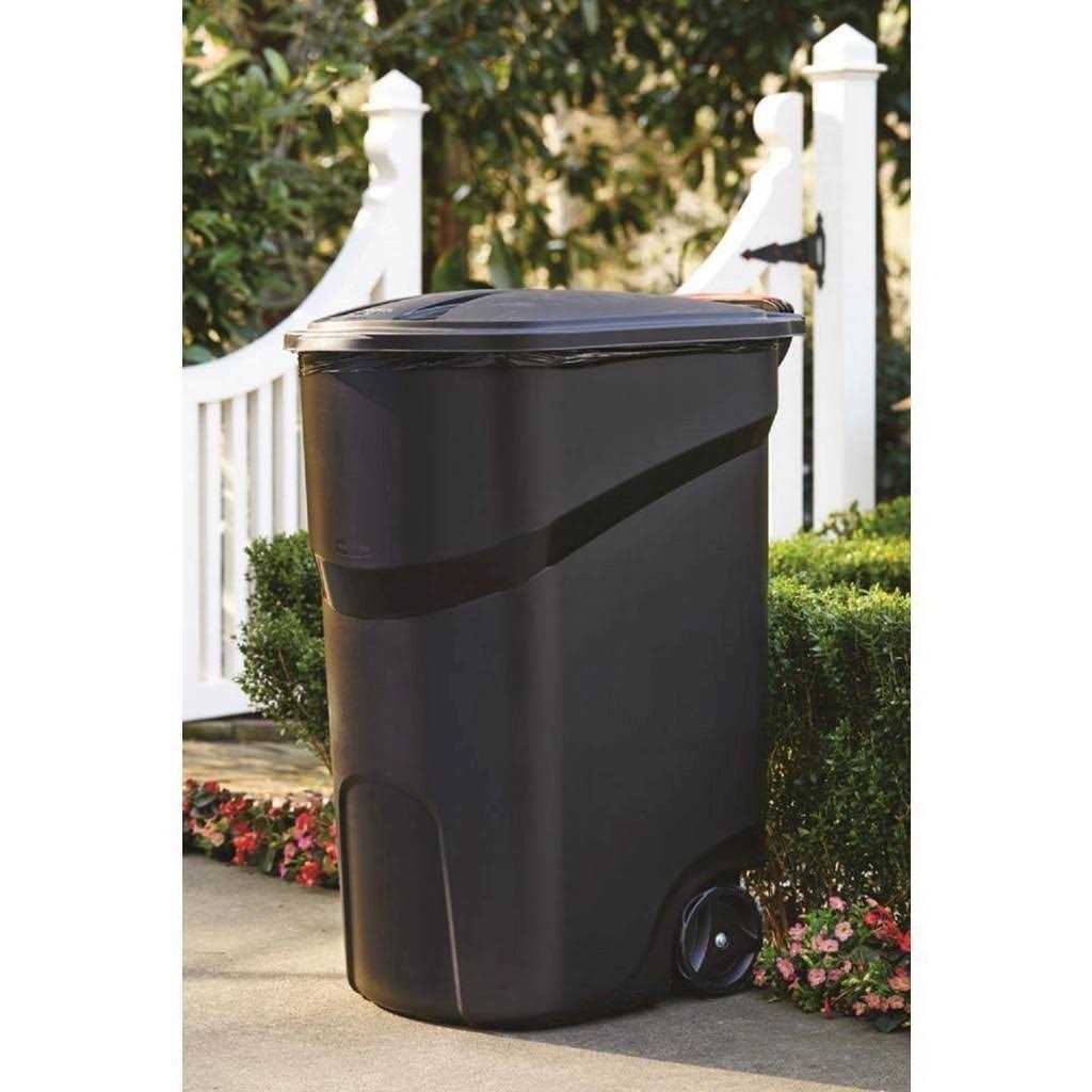 Rubbermaid Roughneck 45 gal. Black Wheeled Trash Can with Lid