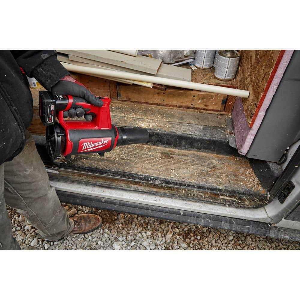 Milwaukee M12 12V Lithium-Ion Cordless Compact Spot Blower with Compact Vacuum