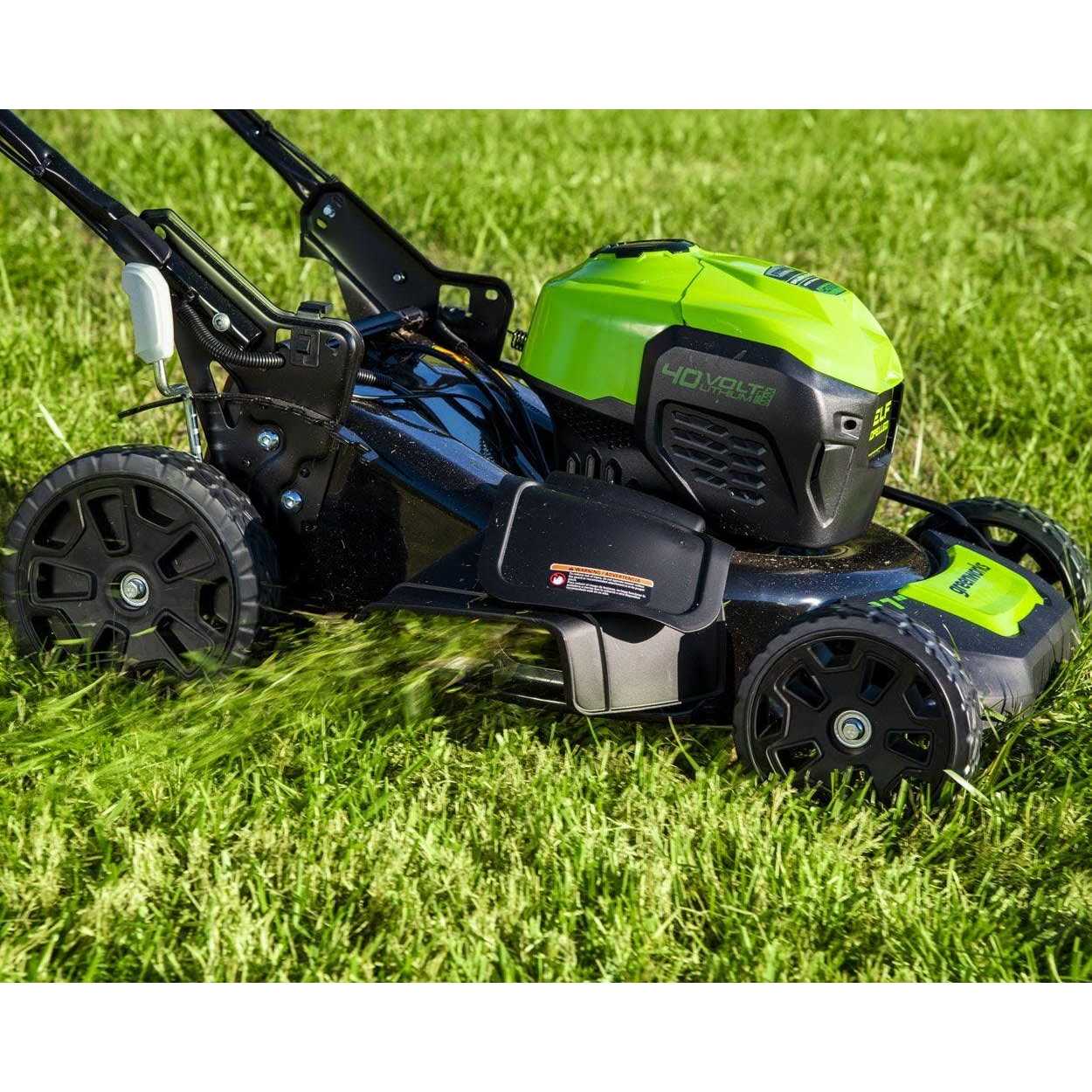 Greenworks LMF403 21-Inch 40V Cordless Brushless Self-Propelled Lawn Mower 5.0Ah Battery and Charger