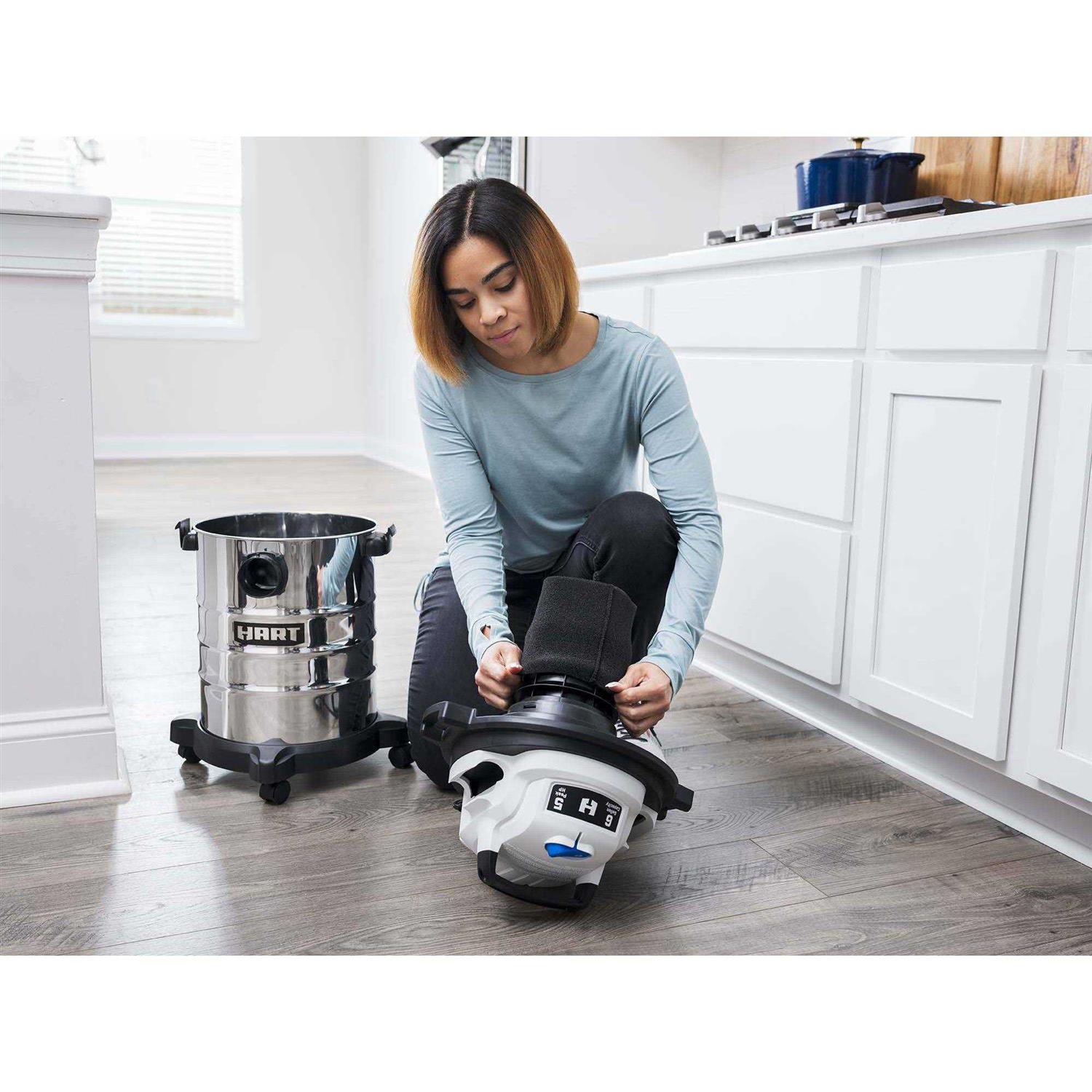 Hart 6 Gallon 5 Peak HP Stainless Steel Wet/Dry Vacuum with Bonus Car Cleaning Kit