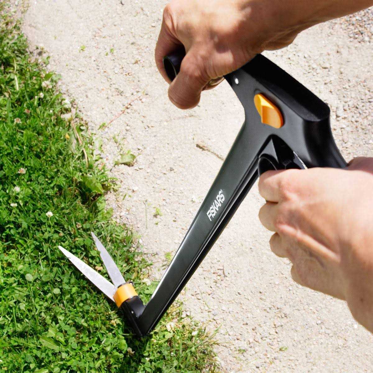 Fiskars Long-Handle Swivel Grass Shears