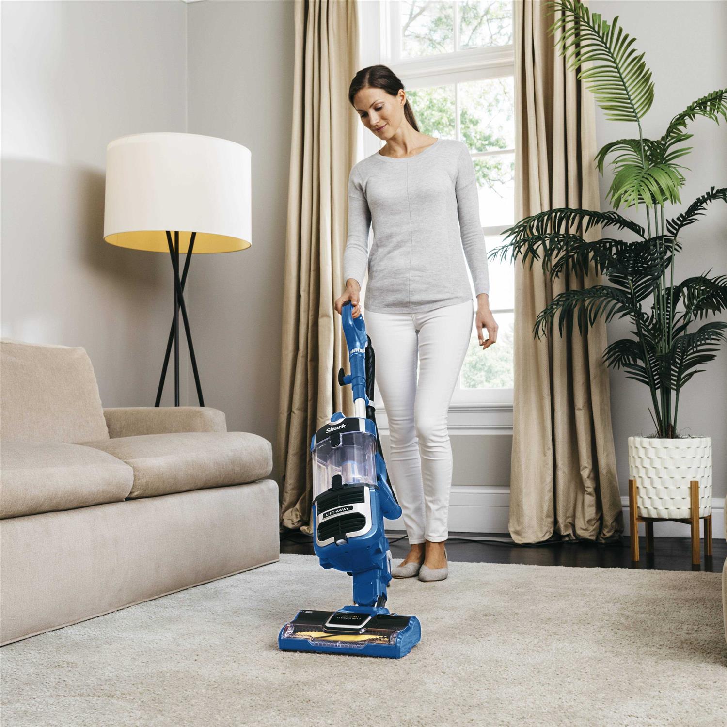 Shark Navigator Lift-Away Pet Self-Cleaning Brushroll Upright Vacuum ZU560