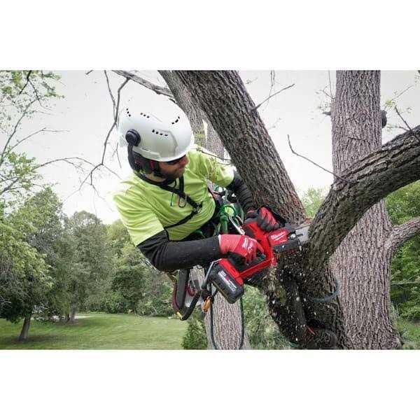 Milwaukee M18 FUEL 8 in. 18V Lithium-Ion Brushless Electric Battery Chainsaw HATCHET w/M18