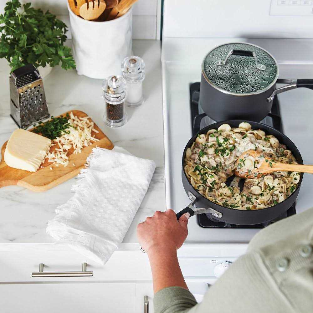 Select by Calphalon Nonstick with AquaShield 2.5qt Sauce Pan with Lid