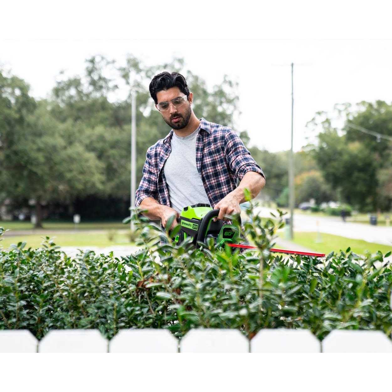 Greenworks Pro 26 in. 60-Volt Battery Cordless Hedge Trimmer