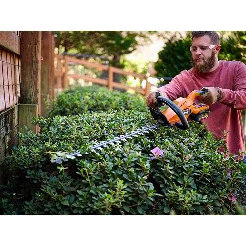 RIDGID 18V Brushless Cordless Battery 22 in. Hedge Trimmer R01401B