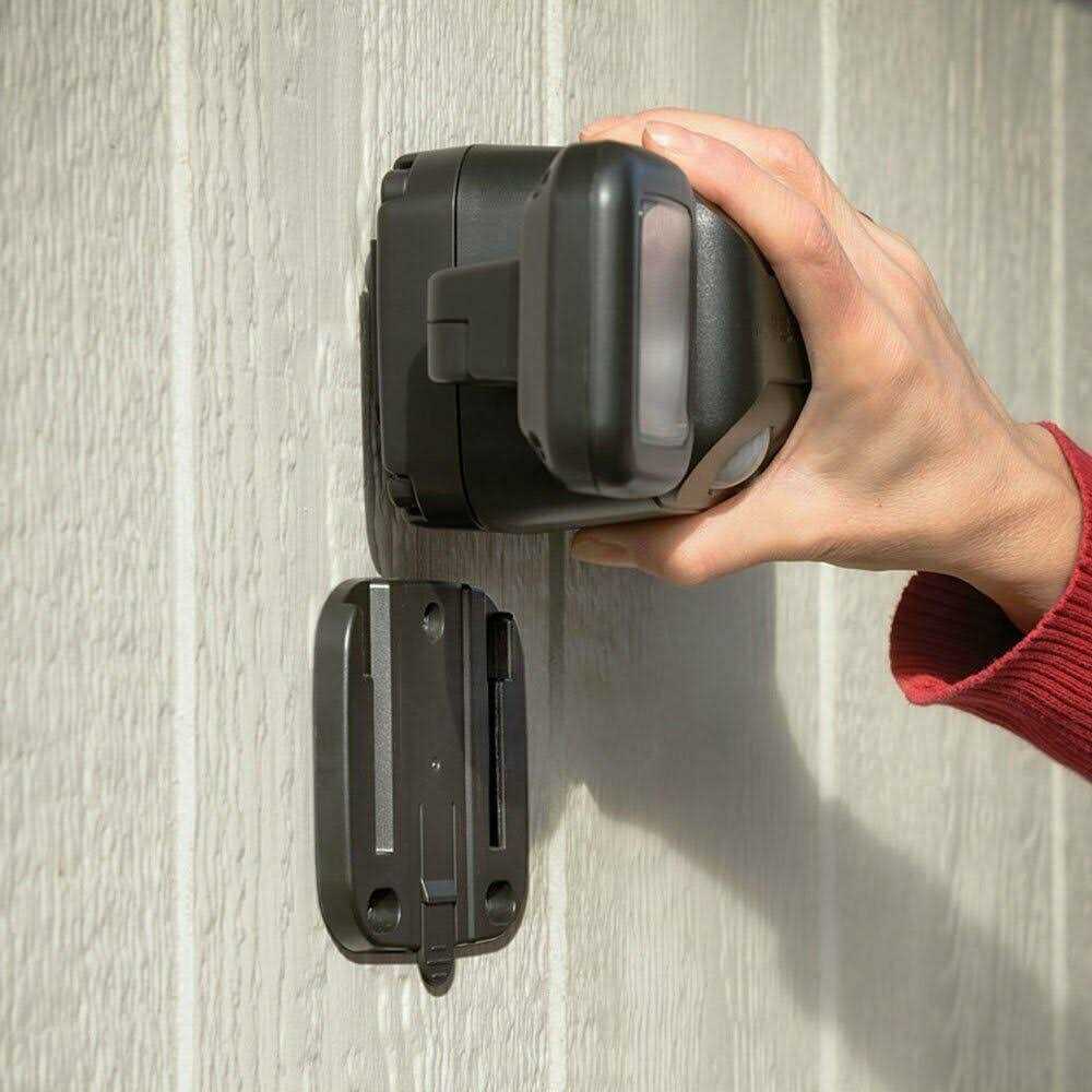 Mr. Beams Mb3000 High Performance Wireless Battery Powered Motion Sensing LED Dual Head Security Spotlight
