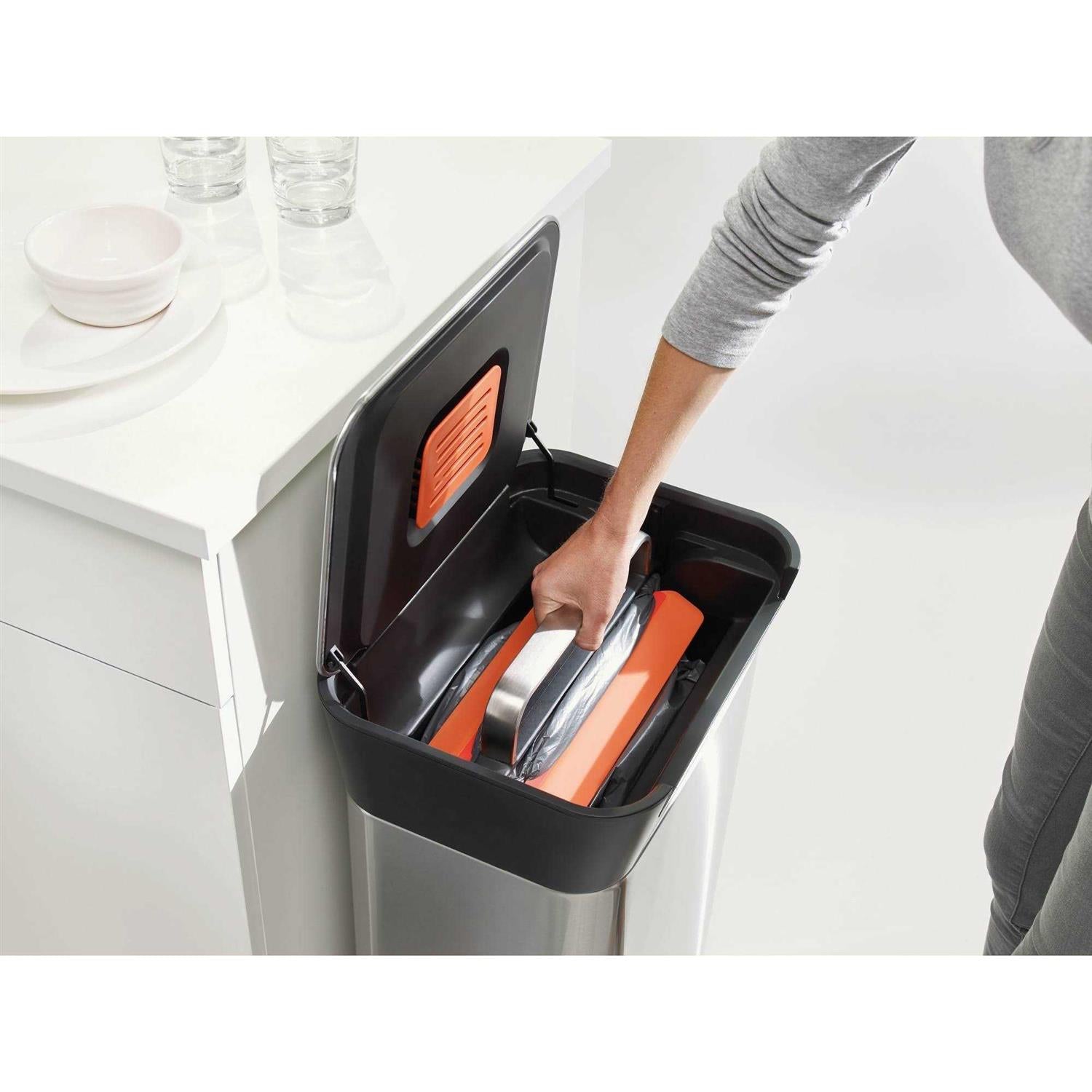 Joseph Joseph Titan Trash Compactor