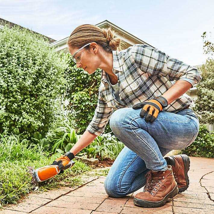 Stihl HSA 26 Battery Shrub Shears Kit