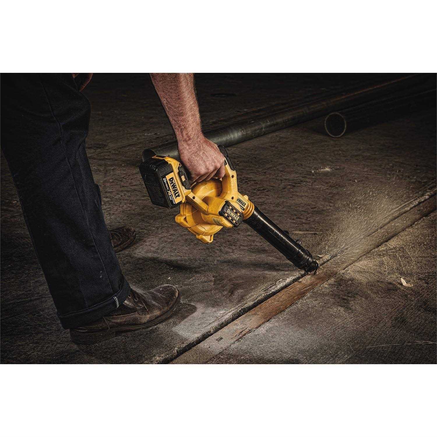 DEWALT 20V MAX Compact Jobsite Blower Kit DCE100M1