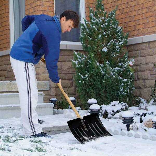 True Temper 18 in. Steel Snow Shovel 1640700