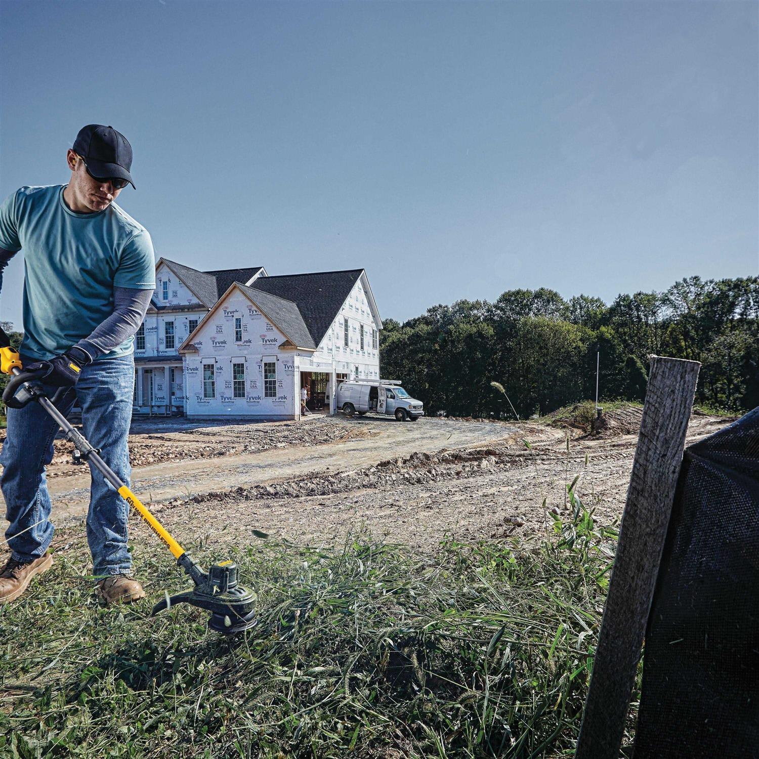 DEWALT FLEXVOLT 60V MAX Cordless String Trimmer Kit DCST970X1S