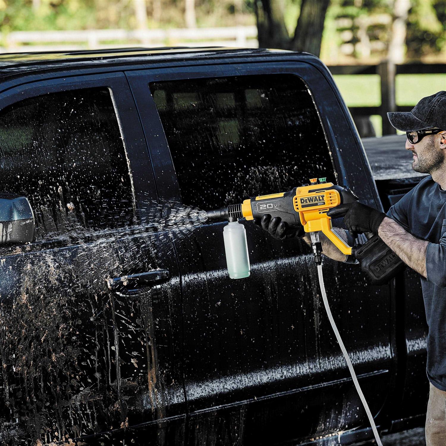 Dewalt 20V MAX 550 PSI Cordless Power Cleaner Kit DCPW550P1