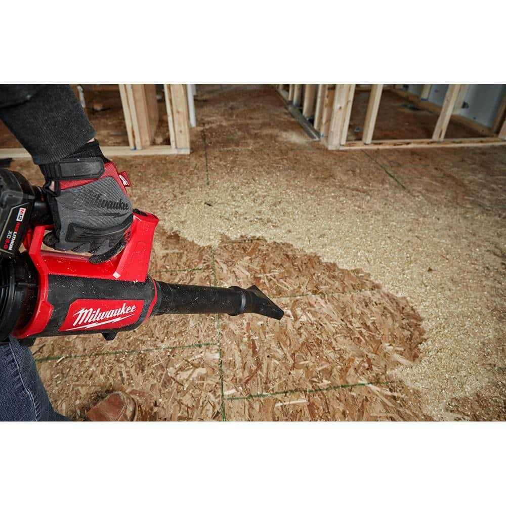Milwaukee M12 12V Lithium-Ion Cordless Compact Spot Blower with Compact Vacuum