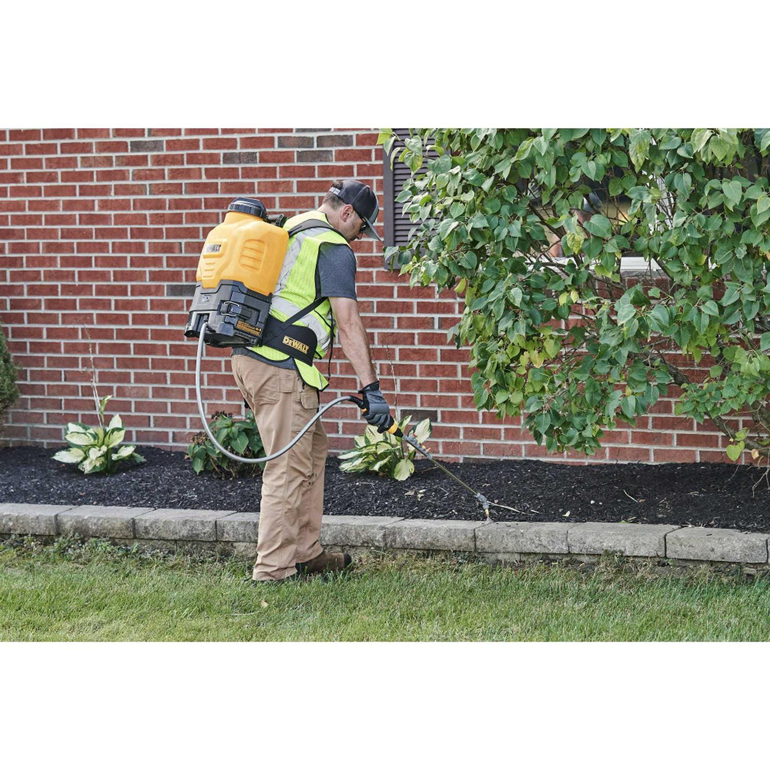 DEWALT 20V* Lithium-Ion Battery Powered Backpack Sprayer 190681