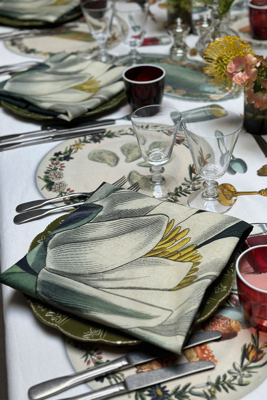 Water Lily Botanical Linen Napkin (20 x 20 in)