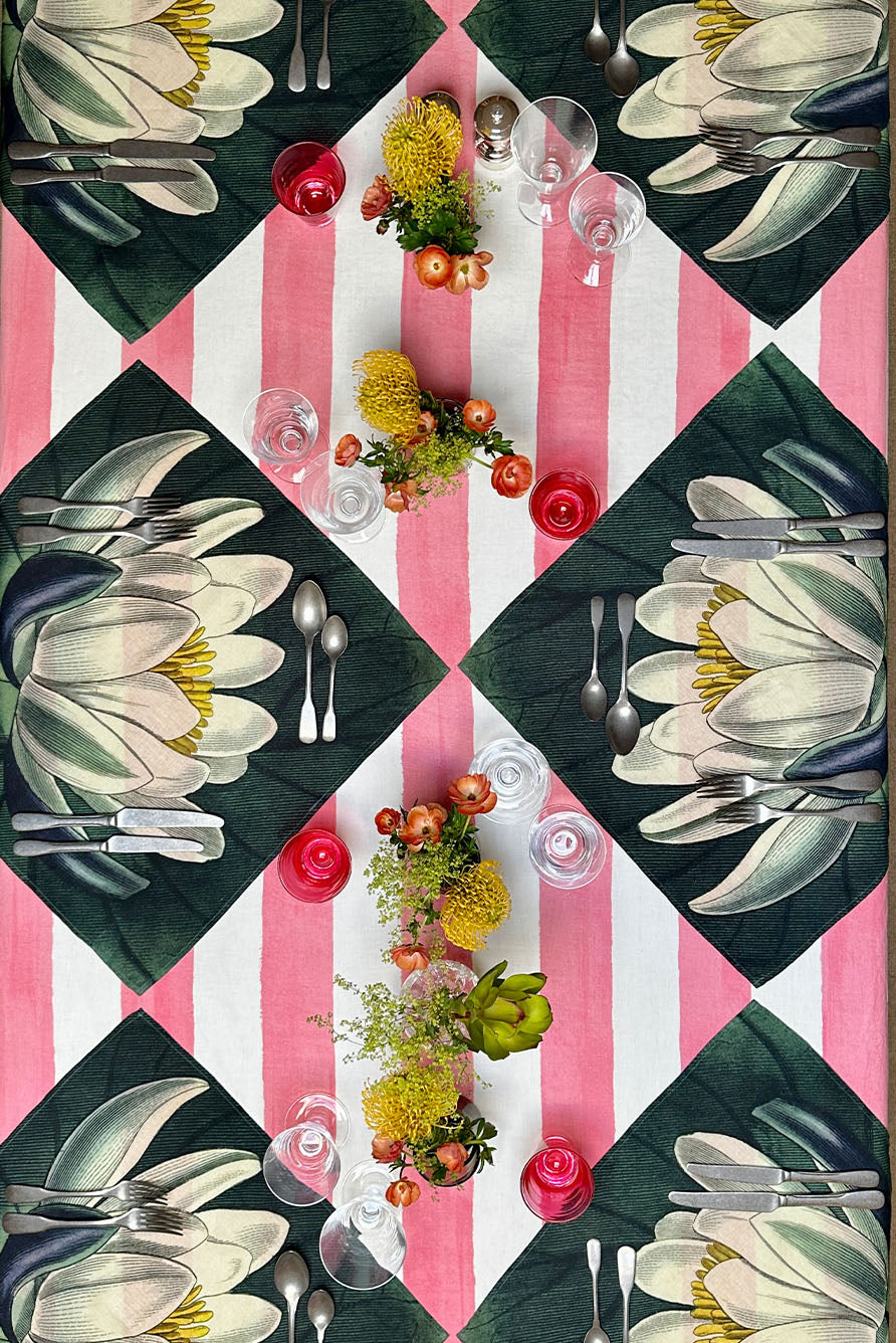 Water Lily Botanical Linen Napkin (20 x 20 in)
