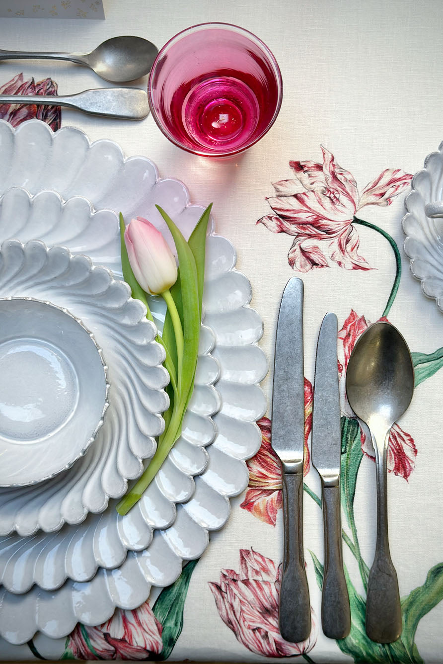 Floral Print Rectangular Linen Tablecloth in Red and Pink
